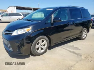 2018 Toyota Sienna LE Auto Access Seat z VIN 5TDKZ3DC3JS901933, wystawiony jako Copart lot #66290095 z przebiegiem 272 083 mil mil oraz Czysty tytuł • Clean title. Historia ofert i sprzedaży dostępna na DreamBid. Obrazek 1.