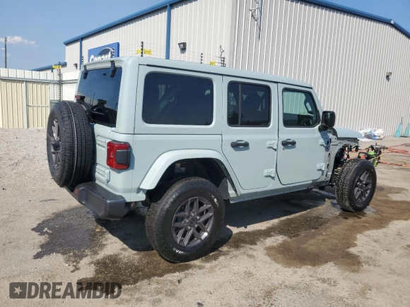 2024 Jeep Wrangler Sahara z VIN 1C4PJXEG2RW263319, wystawiony jako Copart lot #55074775 z przebiegiem 10 867 mil mil oraz Szkoda całkowita • Salvage title. Historia ofert i sprzedaży dostępna na DreamBid. Obrazek 3.