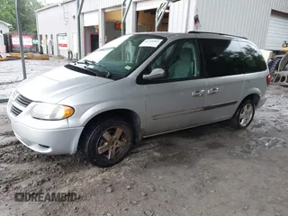 2005 Dodge Caravan SXT with VIN 1D4GP45RX5B289704, listed as a IAAI auction lot 42758561 with 110,396 mi miles and . Bid and sale history available at DreamBid. Image 2.