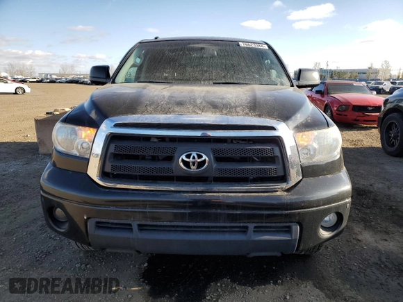 2013 Toyota Tundra z VIN 5TFDY5F18DX277709, wystawiony jako Copart lot #78623384 z przebiegiem 299 579 mil mil oraz Czysty tytuł • Clean title. Historia ofert i sprzedaży dostępna na DreamBid. Obrazek 5.