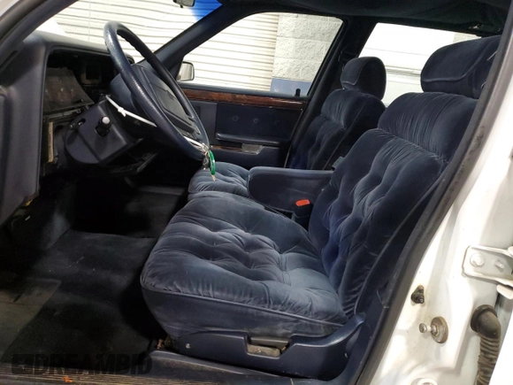 1991 Chrysler New Yorker z VIN 1C3XY66R1MD290977, wystawiony jako Copart lot #83359124 z przebiegiem 98 611 mil mil oraz Szkoda całkowita • Salvage title. Historia ofert i sprzedaży dostępna na DreamBid. Obrazek 7.