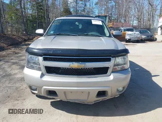 2007 Chevrolet Avalanche LTZ z VIN 3GNFK12357G123484, wystawiony jako IAAI lot #41881886 z przebiegiem 181 223 mil mil oraz . Historia ofert i sprzedaży dostępna na DreamBid. Obrazek 13.