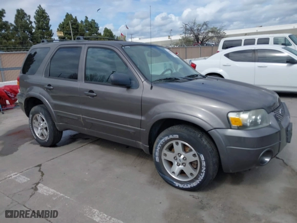 2005 Ford Escape Limited with VIN 1FMCU94195KC22522, listed as a IAAI auction lot 41901471 with 201,427 mi miles. Bid and sale history available at carsss.com. Image 1.