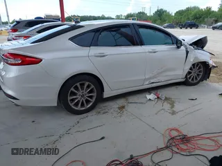 2017 Ford Fusion SE с VIN 3FA6P0H76HR393057, выставлен на аукционе IAAI как лот 42435606 с пробегом 81 798 миль миль и . История ставок и продаж доступна на DreamBid. Изображение 14.
