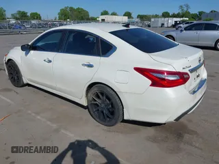 2016 Nissan Altima SR with VIN 1N4AL3AP0GC187327, listed as a IAAI auction lot 42001667 with 175,649 mi miles and . Bid and sale history available at carsss.com. Image 3.