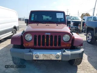 2008 Jeep Wrangler Unlimited Sahara z VIN 1J4GA59168L551896, wystawiony jako IAAI lot #42173185 z przebiegiem 192 394 mil mil oraz . Historia ofert i sprzedaży dostępna na DreamBid. Obrazek 12.