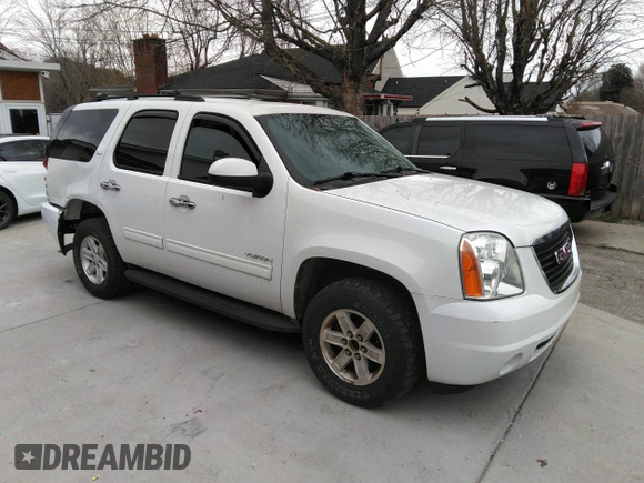 2013 GMC Yukon SLT with VIN 1GKS2CE09DR238626, listed as a IAAI auction lot 41758168 with 170,371 mi miles. Bid and sale history available at carsss.com. Image 1.