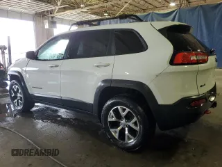 2015 Jeep Cherokee Trailhawk with VIN 1C4PJMBS2FW770370, listed as a Copart auction lot 50920795 with 170,119 mi miles and Clean Title. Bid and sale history available at carsss.com. Image 2.