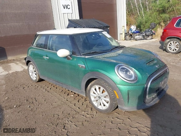 2022 MINI Hardtop 2 Door Cooper SE with VIN WMW13DJ01N2R92370, listed as a IAAI auction lot 40790232 with 53,408 mi miles. Bid and sale history available at carsss.com. Image 1.