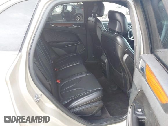 2017 Lincoln MKC Reserve с VIN 5LMCJ3C97HUL32052, выставлен на аукционе IAAI как лот 42584957 с пробегом 88 459 миль миль и . История ставок и продаж доступна на DreamBid. Изображение 8.
