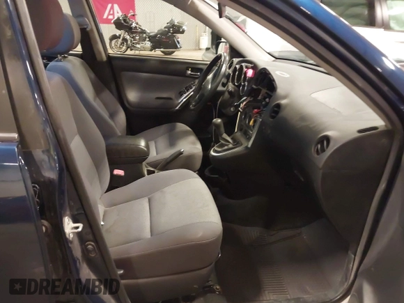 2006 Toyota Matrix STD z VIN 2T1KR32E16C588143, wystawiony jako IAAI lot #42250845 z przebiegiem 189 321 mil mil oraz . Historia ofert i sprzedaży dostępna na DreamBid. Obrazek 5.