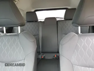 2025 Toyota Corolla Cross LE z VIN 7MUCAAAG6SV124727, wystawiony jako Copart lot #52089315 z przebiegiem 3 565 mil mil oraz Szkoda całkowita • Salvage title. Historia ofert i sprzedaży dostępna na DreamBid. Obrazek 10.