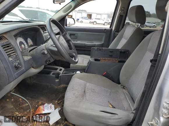 2010 Dodge Dakota Bighorn/Lonestar z VIN 1D7CE3GK3AS202401, wystawiony jako Copart lot #87529045 z przebiegiem 175 258 mil mil oraz Czysty tytuł • Clean title. Historia ofert i sprzedaży dostępna na DreamBid. Obrazek 7.