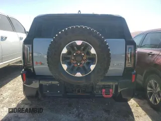 2024 GMC Hummer EV 2X with VIN 1GKB0NDE8RU110722, listed as a Copart auction lot 74670304 with 257 mi miles and Non Repairable. Bid and sale history available at carsss.com. Image 6.