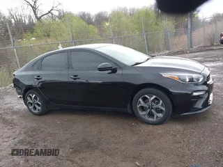 2020 Kia Forte LXS z VIN 3KPF24AD6LE232630, wystawiony jako IAAI lot #42107427 z przebiegiem 61 695 mil mil oraz . Historia ofert i sprzedaży dostępna na DreamBid. Obrazek 14.