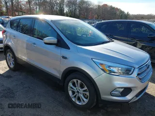 2019 Ford Escape SE z VIN 1FMCU9GD1KUC51552, wystawiony jako IAAI lot #40948295 z przebiegiem 24 571 mil mil oraz . Historia ofert i sprzedaży dostępna na DreamBid. Obrazek 1.