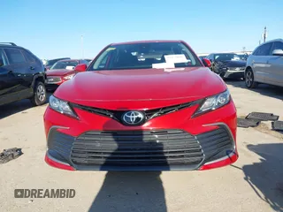 2024 Toyota Camry LE z VIN 4T1C11AK1RU207305, wystawiony jako IAAI lot #41973066 z przebiegiem 19 165 mil mil oraz . Historia ofert i sprzedaży dostępna na DreamBid. Obrazek 12.