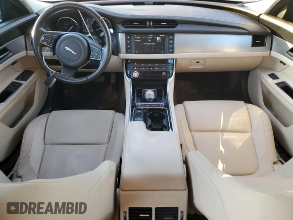 2016 Jaguar XF 35t Premium with VIN SAJBD4BV7GCY07333, listed as a Copart auction lot 72676984 with 70,630 mi miles and Salvage Title. Bid and sale history available at carsss.com. Image 8.