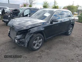 2022 Mercedes-Benz GLC 300 z VIN W1N0G8EB7NV337921, wystawiony jako IAAI lot #42037420 z przebiegiem 56 315 mil mil oraz . Historia ofert i sprzedaży dostępna na DreamBid. Obrazek 2.