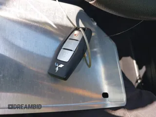 2024 Mitsubishi Outlander ES z VIN JA4J3UA8XRZ015082, wystawiony jako IAAI lot #42244407 z przebiegiem 18 885 mil mil oraz . Historia ofert i sprzedaży dostępna na DreamBid. Obrazek 11.