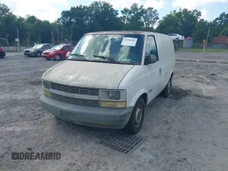 1998 Chevrolet Astro Cargo z VIN 1GCDM19WXWB192883, wystawiony jako IAAI lot #42538209 z przebiegiem 162 623 mil mil oraz . Historia ofert i sprzedaży dostępna na DreamBid. Obrazek 2.