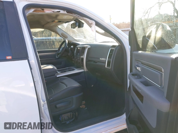 2018 Ram 2500 Big Horn with VIN 3C6UR5DLXJG193545, listed as a IAAI auction lot 41673819 with 90,301 mi miles. Bid and sale history available at carsss.com. Image 5.