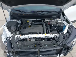 2024 GMC Terrain SLT z VIN 3GKALPEG5RL384887, wystawiony jako IAAI lot #42192857 z przebiegiem 4 267 mil mil oraz . Historia ofert i sprzedaży dostępna na DreamBid. Obrazek 10.