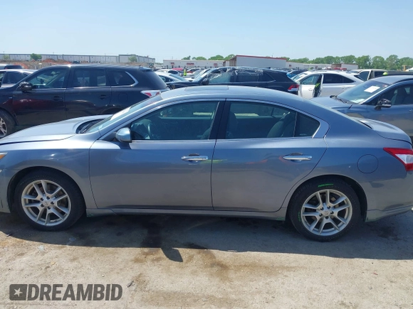 2011 Nissan Maxima SV z VIN 1N4AA5AP8BC832140, wystawiony jako IAAI lot #42014463 z przebiegiem 119 059 mil mil oraz . Historia ofert i sprzedaży dostępna na DreamBid. Obrazek 14.