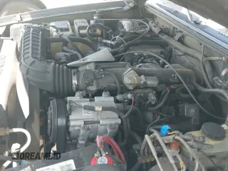 1998 Ford Explorer XL z VIN 1FMZU32X5WUB79785, wystawiony jako IAAI lot #41958251 z przebiegiem 156 787 mil mil oraz . Historia ofert i sprzedaży dostępna na DreamBid. Obrazek 12.