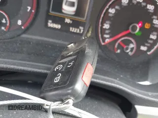 2021 Volkswagen Passat SE z VIN 1VWSA7A30MC016627, wystawiony jako IAAI lot #41904846 z przebiegiem 56 969 mil mil oraz . Historia ofert i sprzedaży dostępna na DreamBid. Obrazek 11.