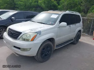 2007 Lexus GX 470 with VIN JTJBT20X570148905, listed as a IAAI auction lot 42025227 with 293,379 mi miles. Bid and sale history available at carsss.com. Image 2.