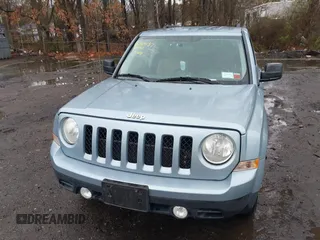 2013 Jeep Patriot Latitude with VIN 1C4NJPFB7DD251536, listed as a IAAI auction lot 41985457 with 165,875 mi miles. Bid and sale history available at carsss.com. Image 6.