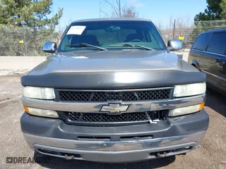 2002 Chevrolet Silverado 2500HD LS with VIN 1GCHK23U82F237150, listed as a IAAI auction lot 41918083 with 173,724 mi miles. Bid and sale history available at carsss.com. Image 12.