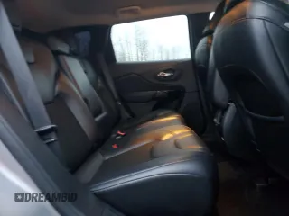 2021 Jeep Cherokee Latitude Plus z VIN 1C4PJLLBXMD143997, wystawiony jako Copart lot #87973025 z przebiegiem 64 267 mil mil oraz Szkoda całkowita • Salvage title. Historia ofert i sprzedaży dostępna na DreamBid. Obrazek 10.