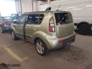 2010 Kia Soul + with VIN KNDJT2A23A7124490, listed as a IAAI auction lot 41746185 with 186,383 mi miles. Bid and sale history available at carsss.com. Image 3.
