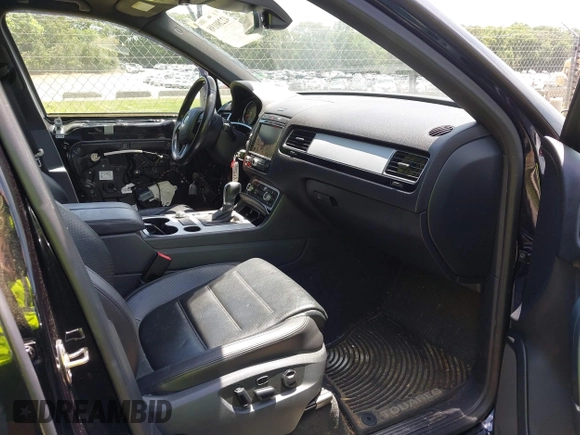 2017 Volkswagen Touareg Wolfsburg Edition с VIN WVGRF7BP9HD001737, выставлен на аукционе IAAI как лот 42280198 с пробегом 159 257 миль миль и . История ставок и продаж доступна на DreamBid. Изображение 5.