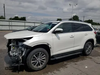 2019 Toyota Highlander SE z VIN 5TDJZRFH1KS577180, wystawiony jako Copart lot #62012375 z przebiegiem 61 260 mil mil oraz Szkoda całkowita • Salvage title. Historia ofert i sprzedaży dostępna na DreamBid. Obrazek 1.
