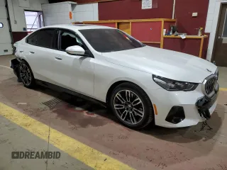 2024 BMW 5 Series 530i xDrive with VIN WBA53FJ01RCS75402, listed as a Copart auction lot 88289285 with 8,802 mi miles and Salvage Title. Bid and sale history available at carsss.com. Image 4.