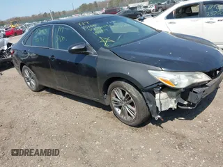 2015 Toyota Camry XLE z VIN 4T1BF1FK4FU933984, wystawiony jako IAAI lot #42121695 z przebiegiem Nie podano mil oraz . Historia ofert i sprzedaży dostępna na DreamBid. Obrazek 1.