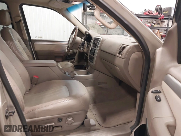 2004 Mercury Mountaineer Convenience z VIN 4M2ZU86K84ZJ13774, wystawiony jako IAAI lot #41731198 z przebiegiem 316 092 mil mil oraz . Historia ofert i sprzedaży dostępna na DreamBid. Obrazek 5.