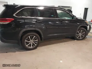 2017 Toyota Highlander XLE with VIN 5TDJZRFH1HS410312, listed as a IAAI auction lot 41729147 with 126,404 mi miles. Bid and sale history available at carsss.com. Image 4.