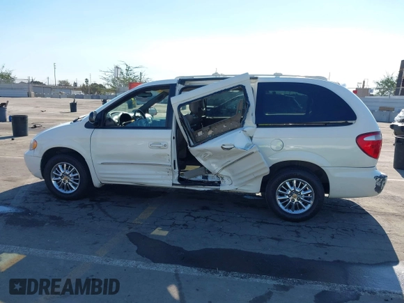 2002 Chrysler Town & Country Limited with VIN 2C8GP64L22R715175, listed as a IAAI auction lot 41312600 with 187,421 mi miles. Bid and sale history available at carsss.com. Image 14.
