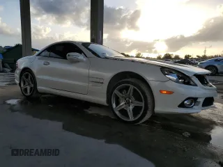 2011 Mercedes-Benz SL 550 z VIN WDBSK7BAXBF161245, wystawiony jako Copart lot #77153164 z przebiegiem 100 997 mil mil oraz Szkoda całkowita • Salvage title. Historia ofert i sprzedaży dostępna na DreamBid. Obrazek 4.