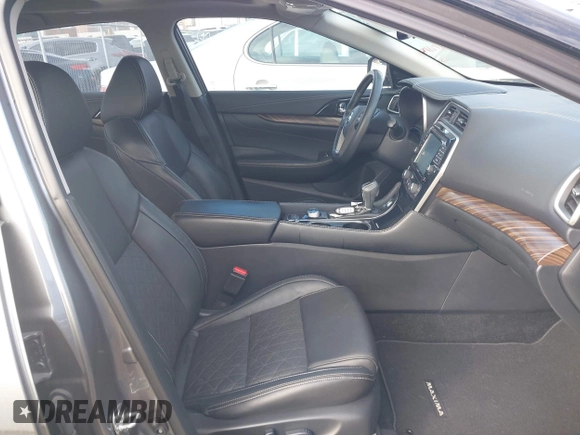 2018 Nissan Maxima SV with VIN 1N4AA6APXJC403697, listed as a IAAI auction lot 41391925 with 81,540 mi miles. Bid and sale history available at carsss.com. Image 5.