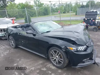 2017 Ford Mustang EcoBoost Premium z VIN 1FATP8UHXH5254892, wystawiony jako IAAI lot #42191301 z przebiegiem 56 601 mil mil oraz . Historia ofert i sprzedaży dostępna na DreamBid. Obrazek 1.