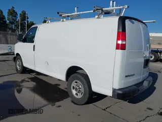 2017 GMC Savana Cargo Van with VIN 1GTW7AFF0H1294996, listed as a IAAI auction lot 41426311 with 189,457 mi miles. Bid and sale history available at carsss.com. Image 3.