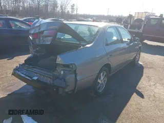 1998 Toyota Camry LE z VIN 4T1BF28K4WU051992, wystawiony jako IAAI lot #41426638 z przebiegiem 166 763 mil mil oraz . Historia ofert i sprzedaży dostępna na DreamBid. Obrazek 4.