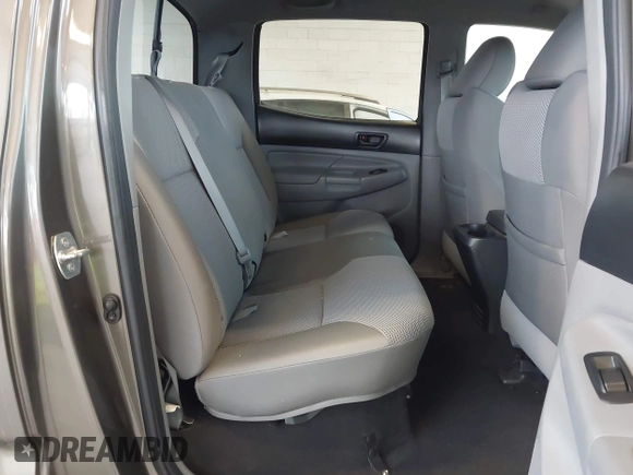 2013 Toyota Tacoma z VIN 3TMLU4EN9DM124980, wystawiony jako IAAI lot #41576747 z przebiegiem 209 883 mil mil oraz . Historia ofert i sprzedaży dostępna na DreamBid. Obrazek 8.