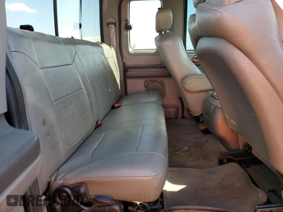 2003 Ford F-250 XL z VIN 1FTNX21PX3EB94715, wystawiony jako Copart lot #50712735 z przebiegiem 96 293 mil mil oraz Szkoda całkowita • Salvage title. Historia ofert i sprzedaży dostępna na DreamBid. Obrazek 10.