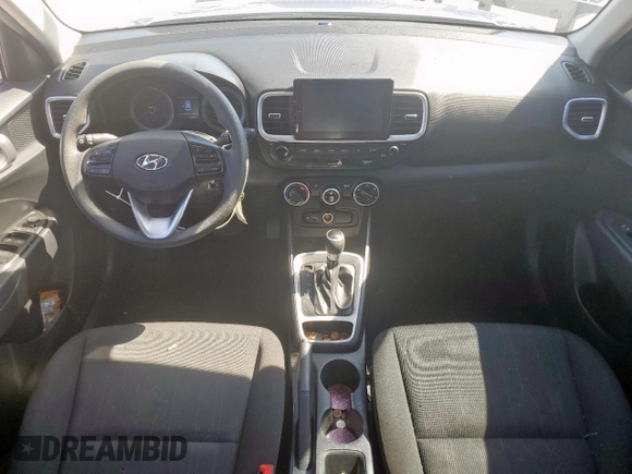 2022 Hyundai Venue SE z VIN KMHRB8A35NU147595, wystawiony jako Copart lot #54172605 z przebiegiem 51 199 mil mil oraz Szkody całkowita. Historia ofert i sprzedaży dostępna na DreamBid. Obrazek 8.